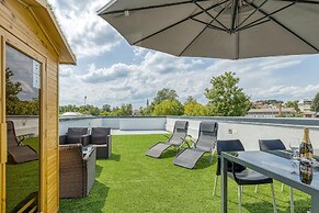 Rooftop Home With Whirlpool Sauna