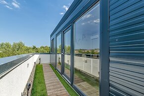 Rooftop Home With Whirlpool Sauna