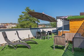 Rooftop Home With Whirlpool Sauna
