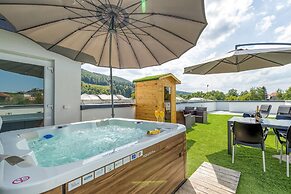 Rooftop Home With Whirlpool Sauna