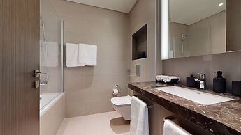 Stylish 23rd Floor Apartment at BLVD