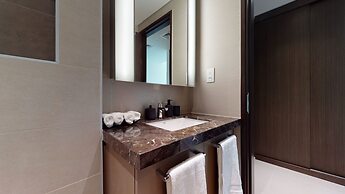 Stylish 23rd Floor Apartment at BLVD