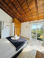 LA MADRIGUERA HOTEL