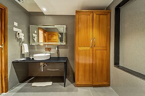 Shyama Sarovar Portico