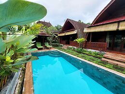 Shivananda Antique Villas by EPS
