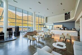 Crest72 Hotel