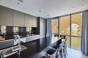 Crest72 Hotel