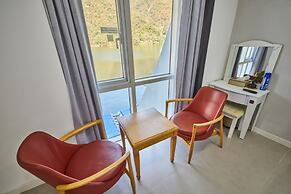 Crest72 Hotel