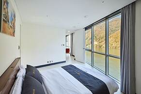 Crest72 Hotel