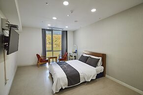 Crest72 Hotel