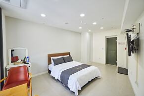 Crest72 Hotel