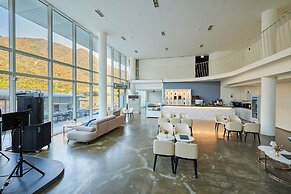 Crest72 Hotel