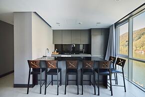 Crest72 Hotel