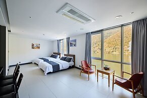 Crest72 Hotel