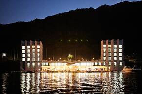 Crest72 Hotel