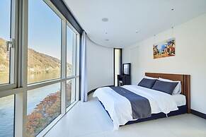 Crest72 Hotel