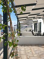 Eantos Studios and Suites