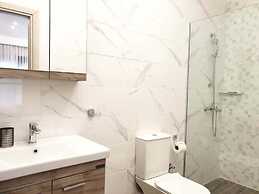 Eantos Studios and Suites