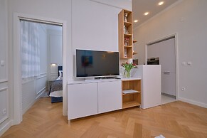 Salve Luxury Apartment by Litto