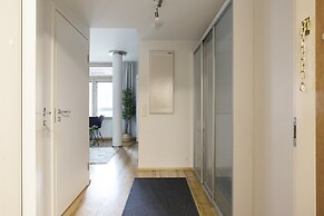 2ndhomes Deluxe Apt w Sauna & Balcony