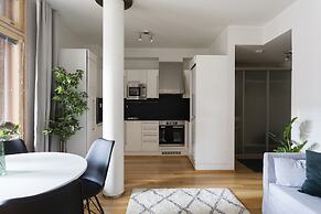 2ndhomes Deluxe Apt w Sauna & Balcony