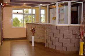 TRIPLINQ HOTEL & RESORT