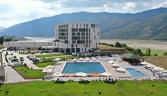 Lakeside Hotel