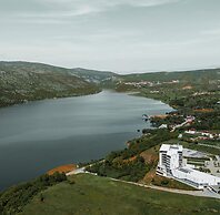 Lakeside Hotel