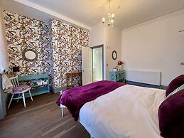 LilyRose Hotel