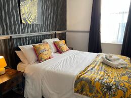 LilyRose Hotel