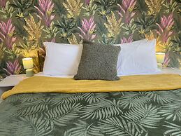 LilyRose Hotel