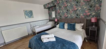 LilyRose Hotel