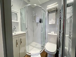 LilyRose Hotel