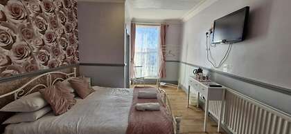 LilyRose Hotel