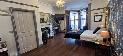 LilyRose Hotel