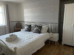 LilyRose Hotel