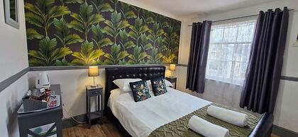 LilyRose Hotel