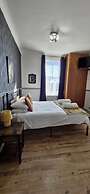 LilyRose Hotel