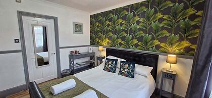 LilyRose Hotel