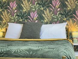 LilyRose Hotel