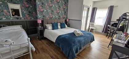 LilyRose Hotel