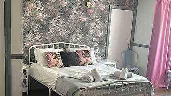 LilyRose Hotel