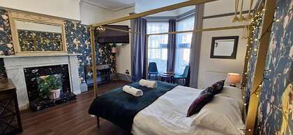 LilyRose Hotel