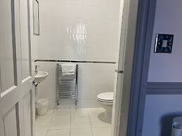 LilyRose Hotel