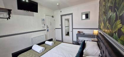 LilyRose Hotel