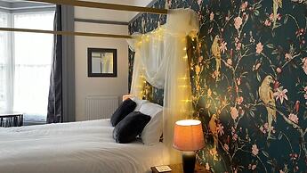 LilyRose Hotel