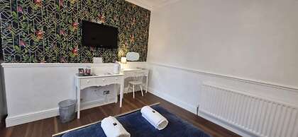 LilyRose Hotel