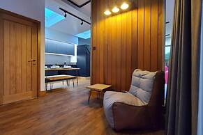 The Cedarwoods - Luxury Studio for 5!