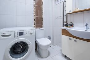 Chic Flat With Balcony Close to Caddebostan Shore