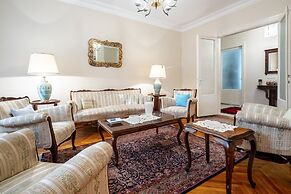 Chic Flat With Balcony Close to Caddebostan Shore